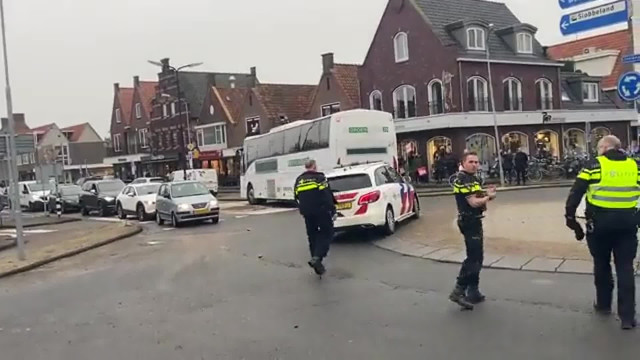 GeenStijl: Exclusieve dronebeelden - Kick Out Zwarte Piet uit Volendam  verjaagd met eieren en oliebollen